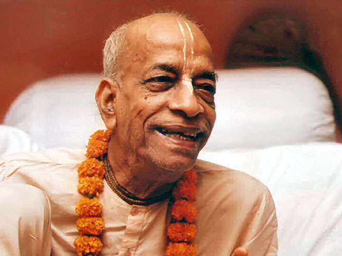 Srila-Swami-Maharaj-Leaning-Forward